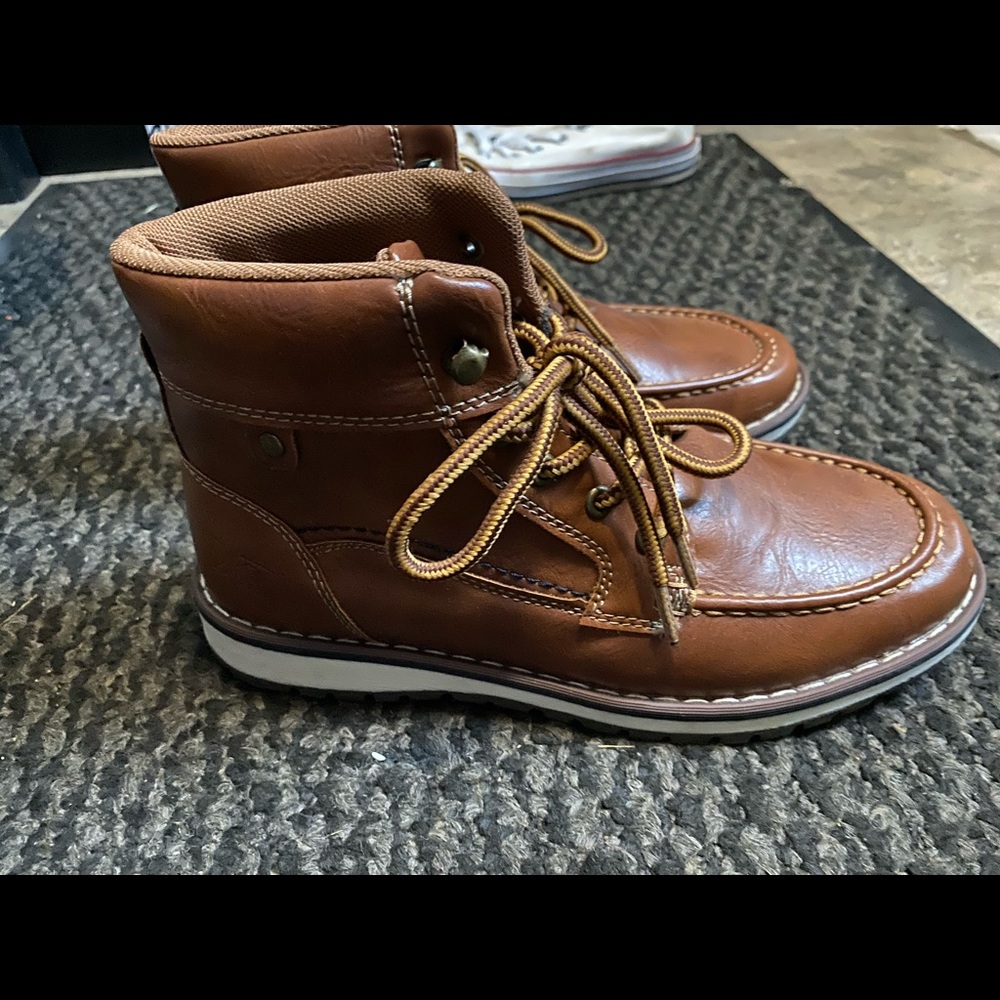 Boys winter boots. Size 6